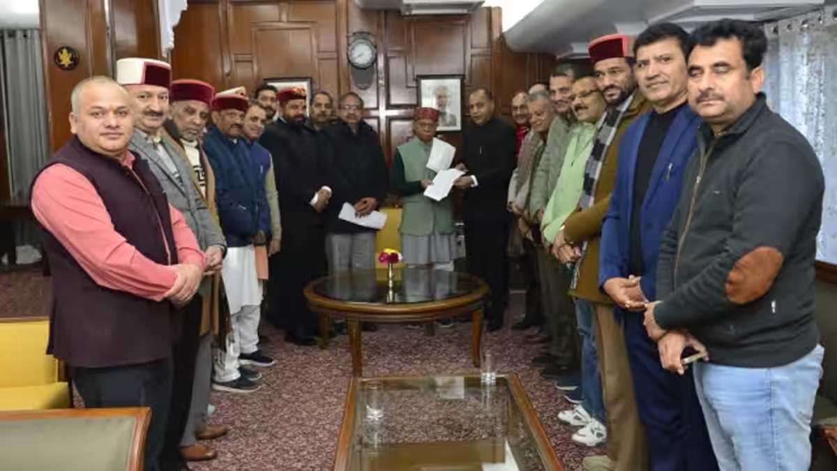 राज्यपाल से मिले पूर्व सीएम जयराम ठाकुर, बोले- सस्पेंड किए जा सकते हैं हमारे विधायक